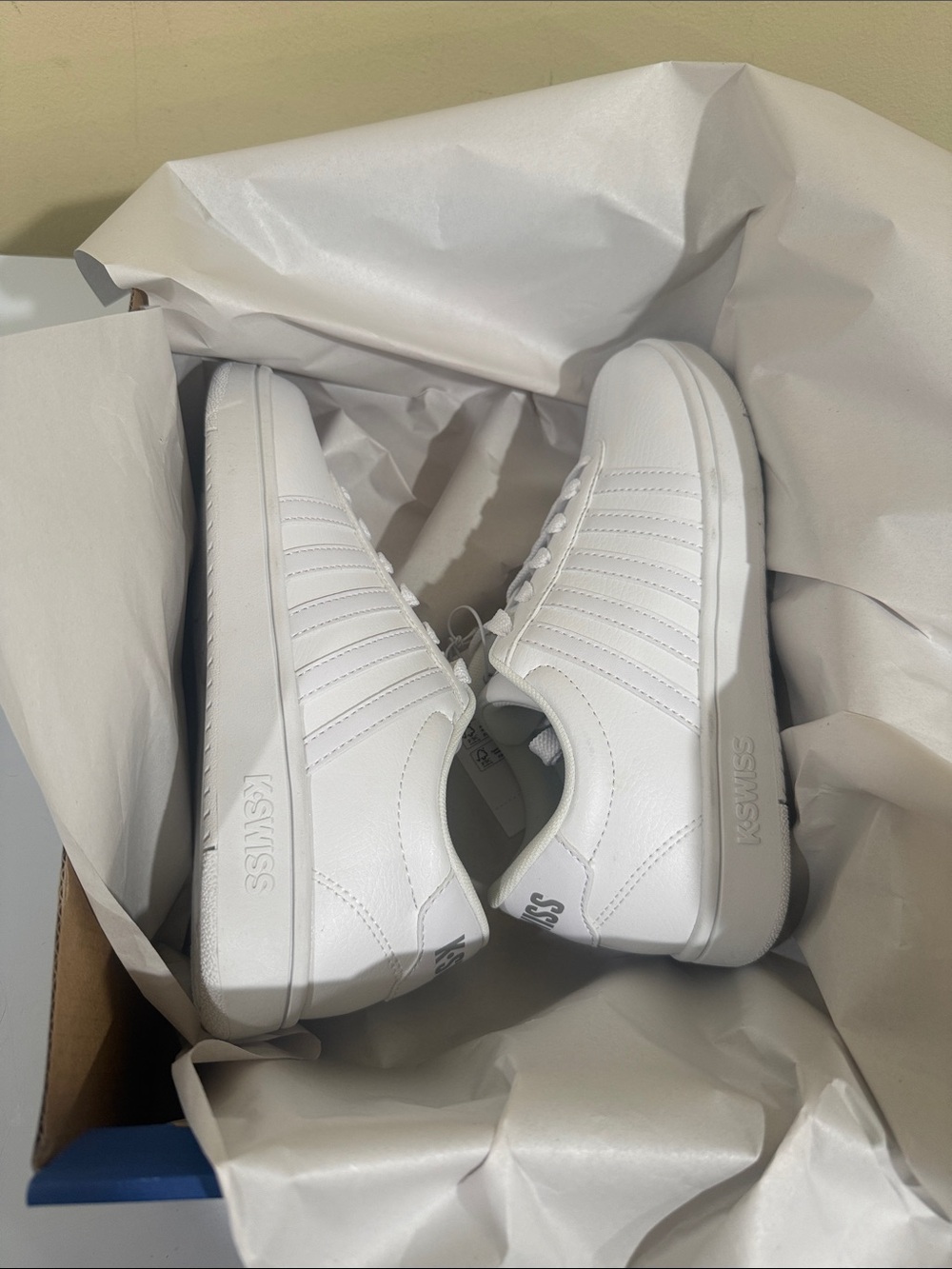 K-Swiss Women’s White Low-Top Classic Sneakers women’s size 6